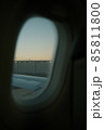 朝の飛行機旅 85811800