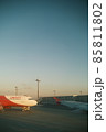 朝の飛行機旅 85811802