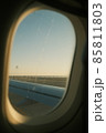朝の飛行機旅 85811803