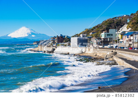 冬の湘南海岸と富士山 冬の湘南海岸と富士山 85812302