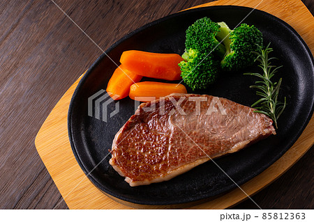 鉄板ステーキ 鉄板ステーキ 85812363
