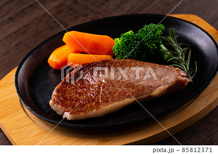鉄板ステーキの写真素材 [85812371] - PIXTA