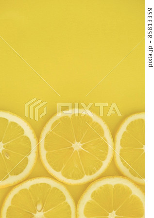 レモンのスライスとコピースペース 85813359