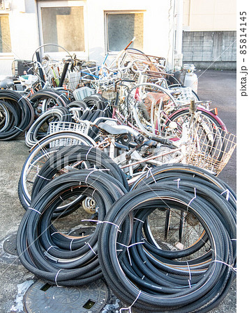 自転車屋の廃タイヤ 自転車屋の廃タイヤ 85814145