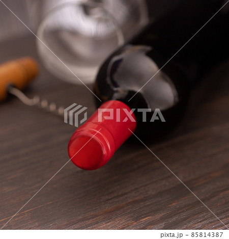 Red wine bottle 85814387