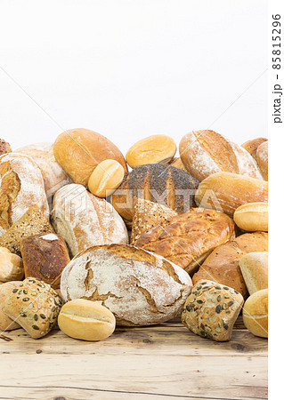 Many kinds and kinds of bread collected in one place on a wooden old shop counter as a decoration for a traditional bakery. White background from the top for self-completion. 85815296