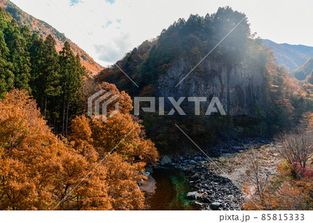 厳立峡の美しい紅葉風景 厳立峡の美しい紅葉風景 85815333