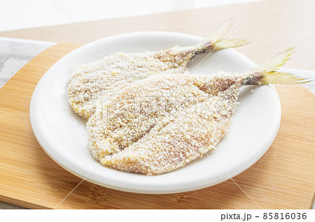 パン粉をつけたアジ 85816036