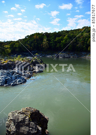 神々しき神居古潭 85817677