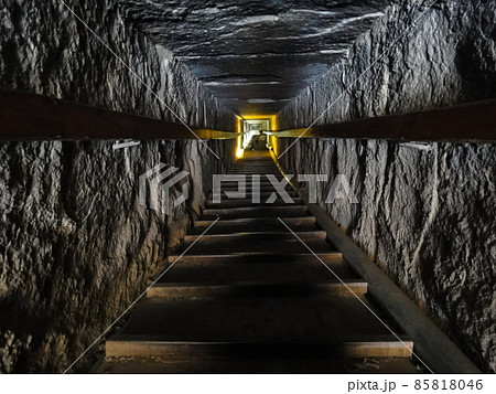 赤いピラミッド 85818046