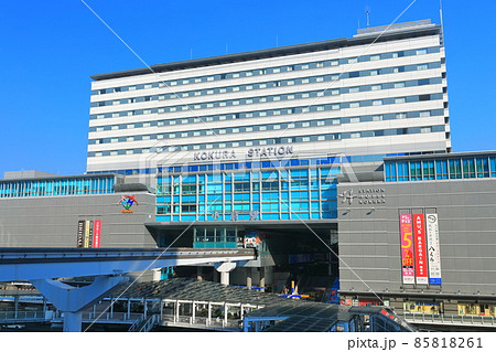 【福岡県】快晴下のJR小倉駅南口 85818261