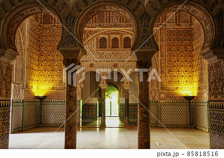 セビーリャ（セビリアのアルカサル　大使の間 85818516