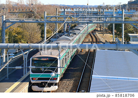 JR東日本成田線の小林駅の単線分岐器(ポイント)を通過する E231系電車 千葉県印西市小林 JR東日本成田線の小林駅の単線分岐器(ポイント)を通過する E231系電車 千葉県印西市小林 85818706