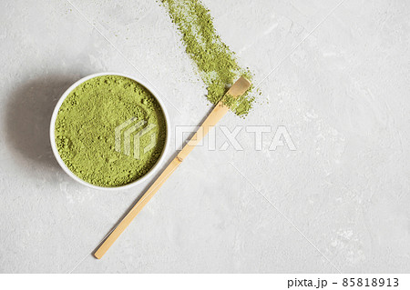 Green matcha tea powder on a gray background. Japanese traditional drink. Vegan healthy drink. View from above. Copy space. 85818913