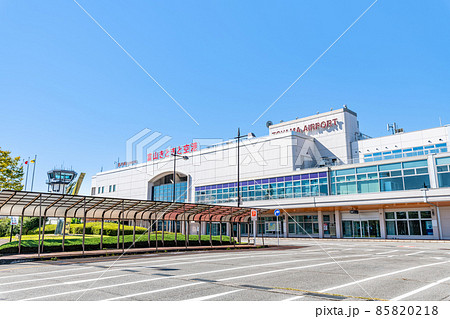 富山県富山市　快晴の富山空港（富山きときと空港） 85820218