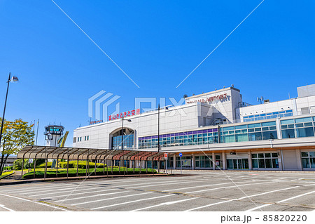 富山県富山市 快晴の富山空港(富山きときと空港) 富山県富山市 快晴の富山空港(富山きときと空港) 85820220