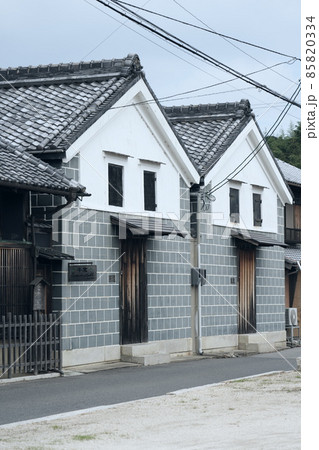 若葉屋のユーモラスな顔みたいな蔵3 岡山県瀬戸内市 若葉屋のユーモラスな顔みたいな蔵3 岡山県瀬戸内市 85820334