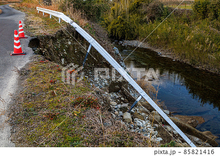 道路崩落現場 道路崩落現場 85821416