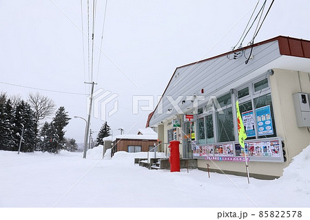 北海道　名寄　丸ポストのある風景（上智恵文郵便局） 85822578