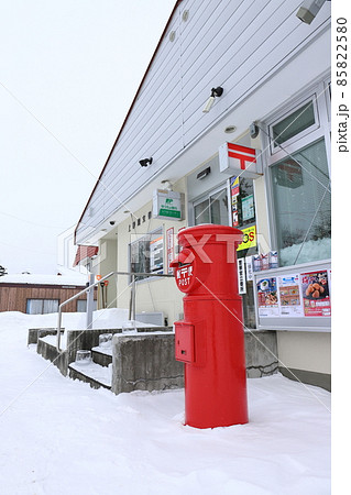 北海道　名寄　丸ポストのある風景（上智恵文郵便局） 85822580