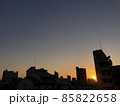 空のグラデーション 街の夜明け 85822658