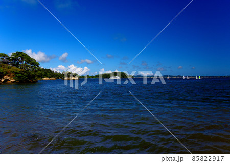 松島・松島公園・浪打浜公園より、日本三景の陸前松島と、その中を進む観光船を眺める・東北・宮城県(2) 松島・松島公園・浪打浜公園より、日本三景の陸前松島と、その中を進む観光船を眺める・東北・宮城県(2) 85822917