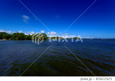 松島・松島公園・浪打浜公園から眺める日本三景、手前の雄島、奥の福浦島の眺め・東北・宮城県(2) 松島・松島公園・浪打浜公園から眺める日本三景、手前の雄島、奥の福浦島の眺め・東北・宮城県(2) 85822925