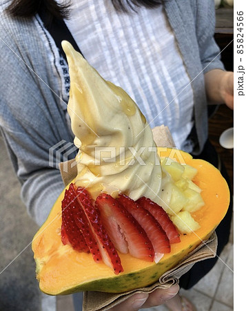旅行先のハワイで食べたバナナのソフトクリーム 旅行先のハワイで食べたバナナのソフトクリーム 85824566