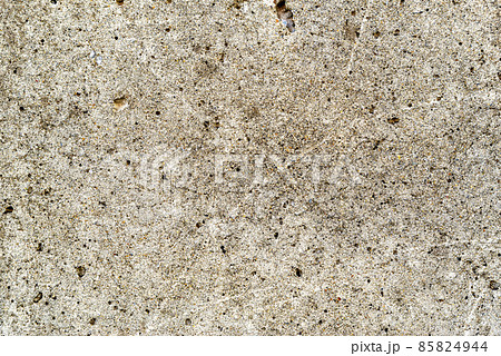 ひび割れ・穴の開いたコンクリートの外壁　横浜 85824944