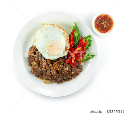 Stir Fried Beef with Garlic and Pepper Served Rice recipe ontop With Fried egg 85825511