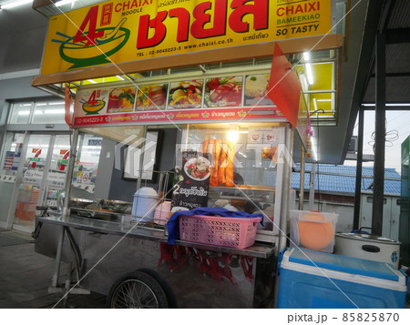 タイ料理の屋台 85825870