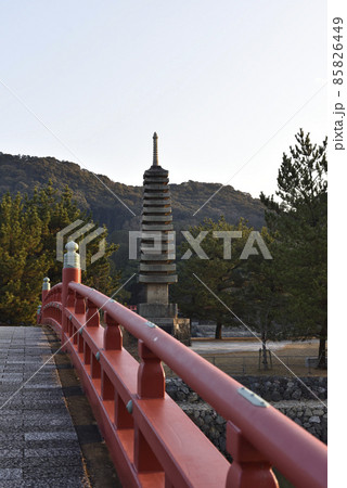 浮島十三重石塔と喜撰橋　宇治 85826449