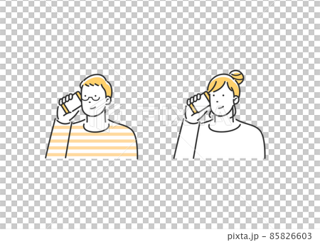 スマホで通話する男性と女性  85826603