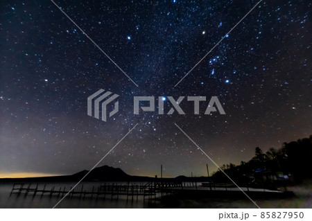 支笏湖と冬の星空 支笏湖と冬の星空 85827950
