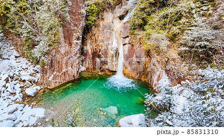 冬の柿其渓谷：牛ヶ滝　 85831310