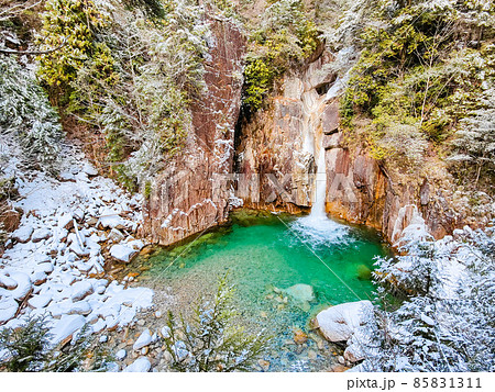 冬の柿其渓谷：牛ヶ滝　 85831311