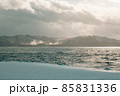 【青森県】雪が積もった冬の十和田湖 85831336
