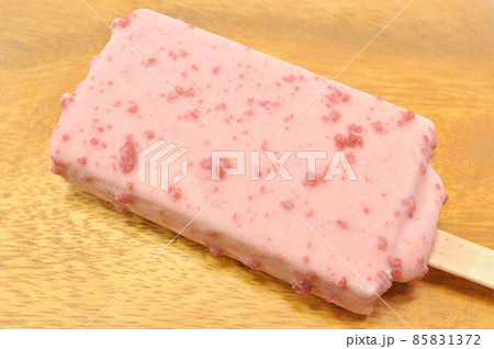 ストロベリーチョコアイス 85831372