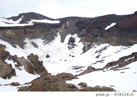 富士山　山頂火口　お鉢巡り　残雪期 85832816