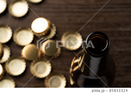 空のビール瓶 85833324