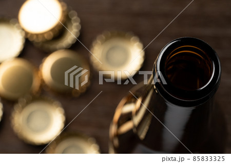 空のビール瓶 85833325