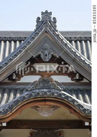 寺院の屋根　(江戸川区 円蔵院) 85833395