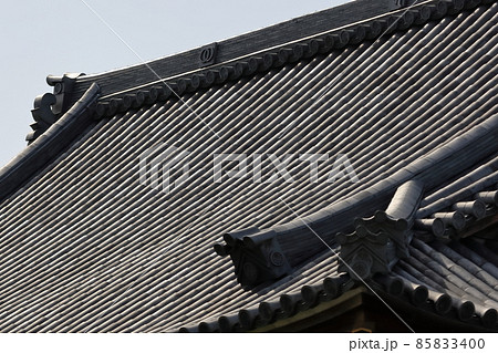 寺院の屋根　(江戸川区 円蔵院) 85833400