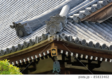 寺院の屋根　(江戸川区 円蔵院) 85833402