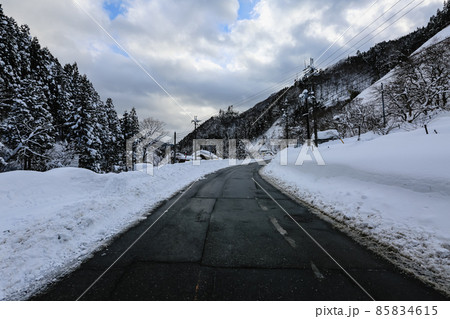 雪の積もる景色 雪の積もる景色 85834615