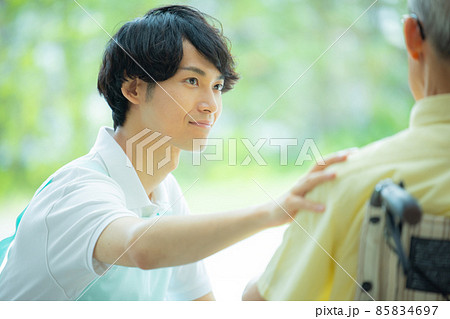 介護 男性スタッフ 介護 男性スタッフ 85834697