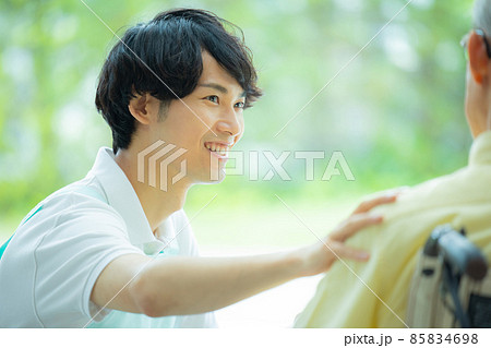 介護 男性スタッフ 介護 男性スタッフ 85834698