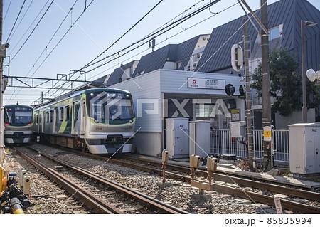 東急多摩川線 沼部駅と電車 東京都大田区 東急多摩川線 沼部駅と電車 東京都大田区 85835994