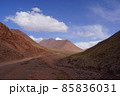 キルギス-タジキスタン国境 キジルアルト峠の付近 85836031