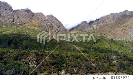 アンデス山麓でマチュピチュに向かうインカ道,ペルー アンデス山麓でマチュピチュに向かうインカ道,ペルー 85837974